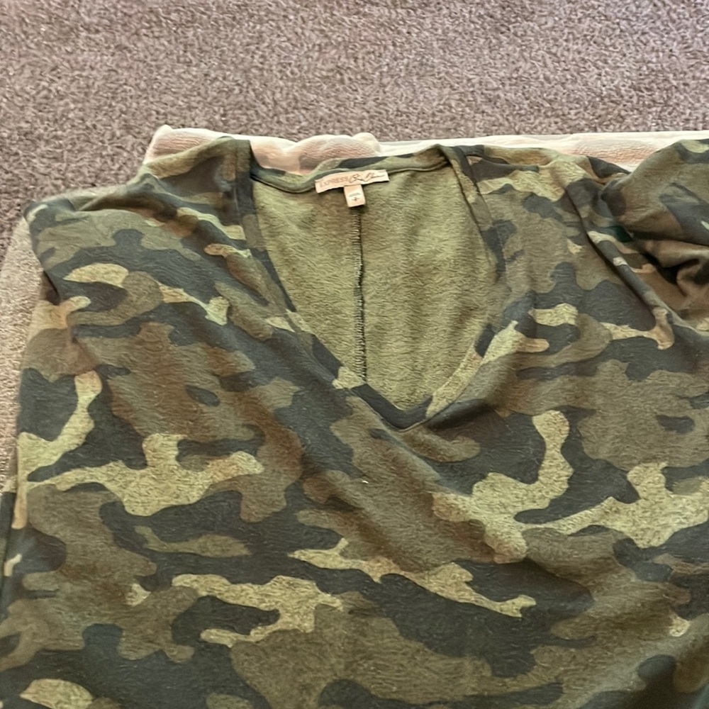 Express three quarter top